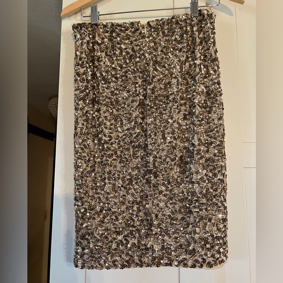 Vince gold sequined pencil skirt, zippered back, worn once, size 2 - Picture 9 of 10